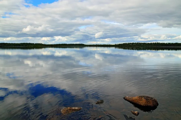 Obloze Létají Mraky Jezero Keret Severní Karelia Rusko — Stock fotografie