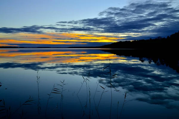 Keret Gölü Üzerinde Romantik Bir Alacakaranlık Kuzey Karelya Rusya — Stok fotoğraf