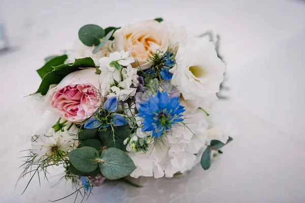 결혼식 부케에 준비의 꽃다발 모란과 선택적 만들어진 아무도 클로즈업 — 스톡 사진