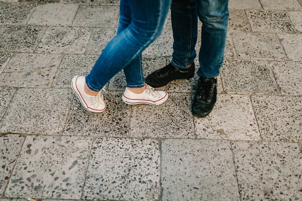 Vista Fondo Piernas Zapatos Masculinos Femeninos — Foto de Stock