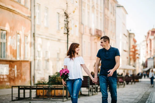 Young Happy Man Woman Walking Streets City — Stock Photo, Image