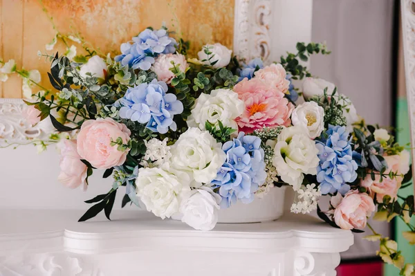 Ramo Tierno Rosa Azul Con Suaves Flores Pastel Rosas Rosadas — Foto de Stock