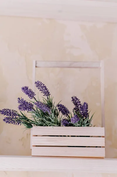 Bos Van Lavendel Groen Vaas Witte Tafel — Stockfoto