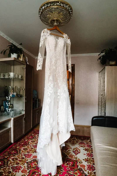 Abito Sposa Seta Pizzo Classico Alla Moda Appeso Gancio Camera — Foto Stock