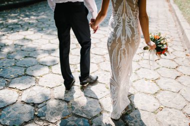 Lüks ve damat düğün buket ile zarif gelin