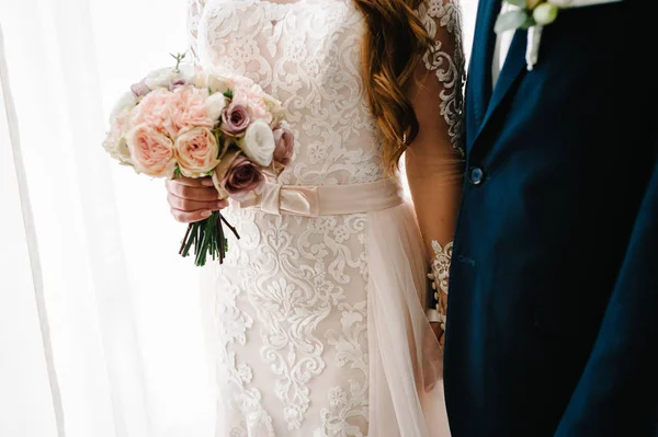 Элегантная Невеста Роскоши Жених Свадебным Букетом — стоковое фото