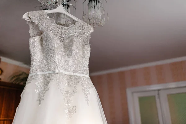 Abito Sposa Seta Pizzo Classico Alla Moda Appeso Gancio Camera — Foto Stock