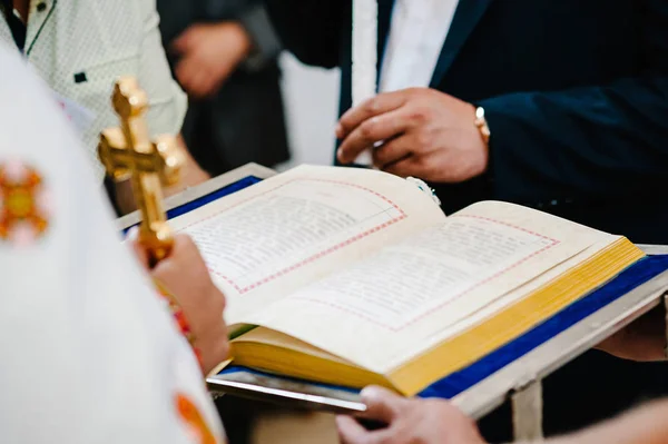 Cristiani Sacerdoti Uniscono Pregare Cercare Benedizione Dio — Foto Stock