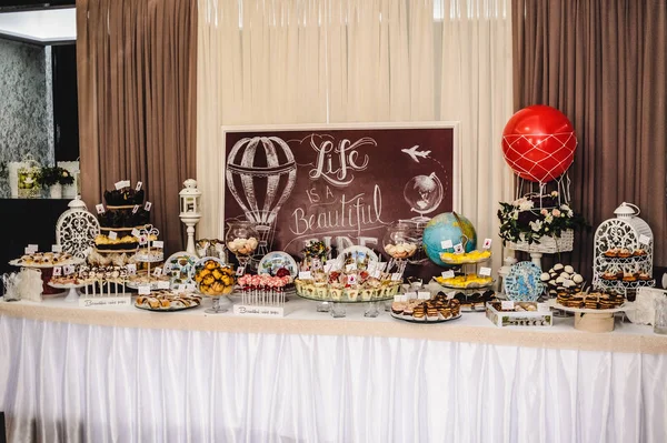 Düğün Ziyafet üzerinde tatlı Tablo Görünümü Kapat 