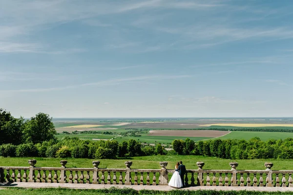 Bride Groom Walking Vintage Astle Renaissance Palace Wedding Ceremony — Stock Photo, Image