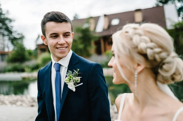 Portrait Attractive Groom Looking Bride Nature Park Wedding Ceremony Lake — Stock Photo, Image