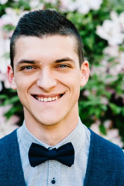 Toda Cara Cerca Retrato Hombre Feliz Sonriendo Mirando Cámara Encantador — Foto de Stock