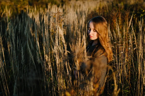 Portrait Beautiful Girl Bouquet Dried Grass Autumn Tall Long Grass — Stock Photo, Image