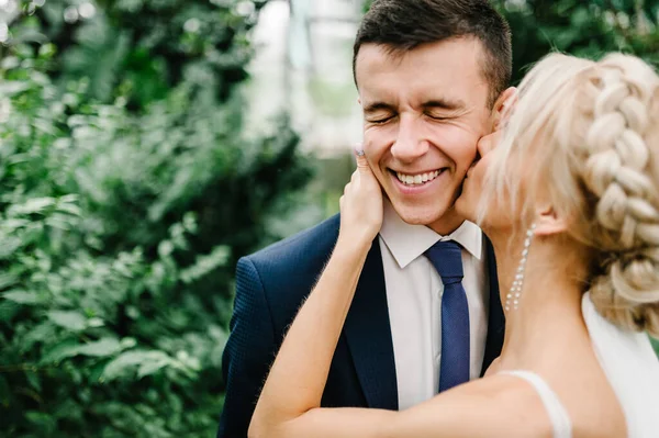 Portrait Groom Bride Standing Kissing Background Greenery Wedding Ceremony Botanical — Stock Photo, Image