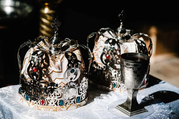 Corone Nuziali Corona Nuziale Chiesa Pronta Cerimonia Nuziale Vicino Liturgia — Foto Stock