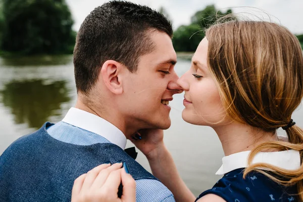 Face Young People Couple Standing Hugging Kissing Background Lake Nature — Stock Photo, Image