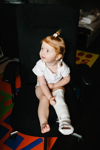 Humán Egészség Orvostudomány Koncepció Gyermek Kötéssel Láb Sarkán Törés Vagy — Stock Fotó