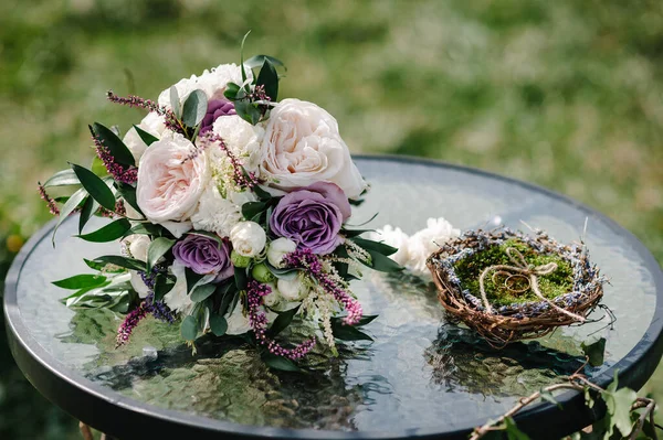 Anillos Novia Novio Ramo Novia Dos Anillos Boda Decorados Con — Foto de Stock