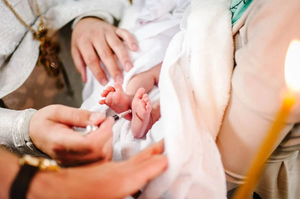 Sacramento Del Battesimo Neonato Durante Battesimo Cremazione Battesimo Del Bambino — Foto Stock