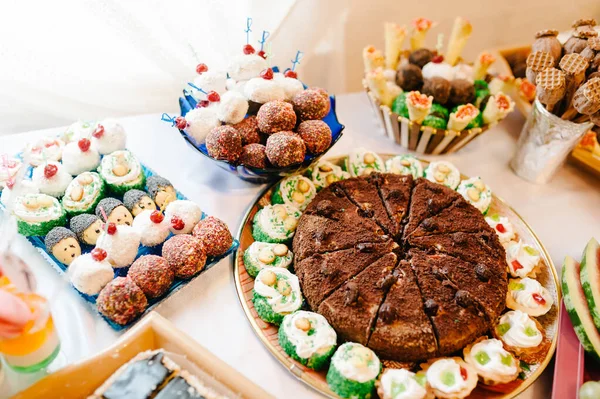 Jolie Table Table Avec Bonbons Bonbons Buffet Table Dessert Pour — Photo