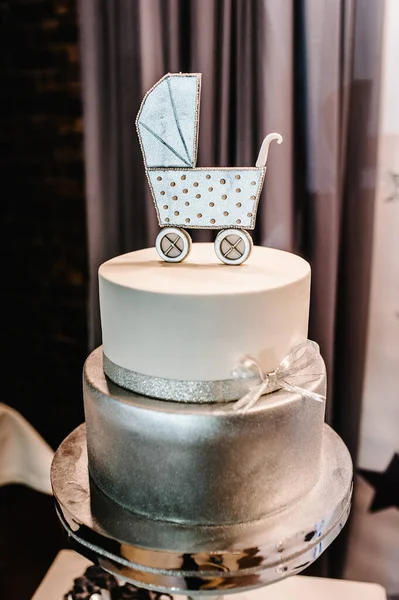 Verjaardag Doop Zilveren Taart Met Figuurwagen Voor Een Jongen Mooie — Stockfoto