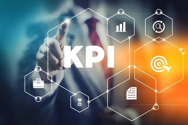 Kpi のビジネスマンが単語 Kpi 意味主要業績評価指標を選択します 会社と労働者の管理および成功のメトリック — ストック写真
