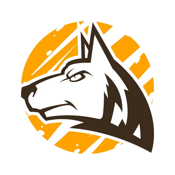 Enojado lobo cabeza blanco y negro ilustración mascota esports logo — Vector de stock