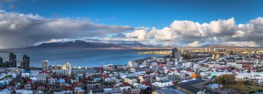 Reykjavik - 01 Mayıs 2018: Panoramik Reykjavik İzlanda tanımlıkHallgrimskirkja kiliseden