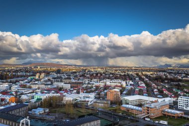 Reykjavik - 01 Mayıs 2018: Panoramik Reykjavik İzlanda tanımlıkHallgrimskirkja kiliseden