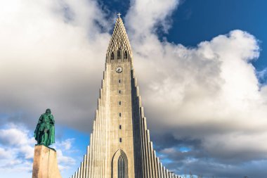 Reykjavik - 01 Mayıs 2018: Heykel, Leif Erikson Reykjavik, İzlanda'daki merkezinde