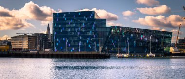 Reykjavik - 02 Mayıs 2018: Harpa Opera Evi Reykjavik, İzlanda