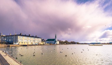 Reykjavik - 02 Mayıs 2018: Tjornin Lake, İzlanda'nın Reykjavik, Panorama