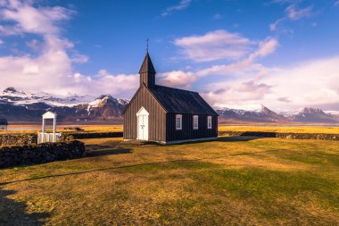 Snaefellsjoekull - 02 Mayıs 2018: Budakirkja kilise Snaefellsjoekull Ulusal Park, İzlanda