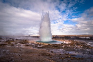 Geysir - 03 Mayıs 2018: Bir uzun boylu şofben patlama, Geysir, İzlanda