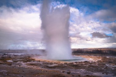 Geysir - 03 Mayıs 2018: Bir uzun boylu şofben patlama, Geysir, İzlanda