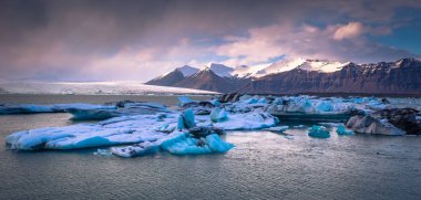 Jokulsarlon - 05 Mayıs 2018: Buzdağı lagün Jokulsarlon, İzlanda