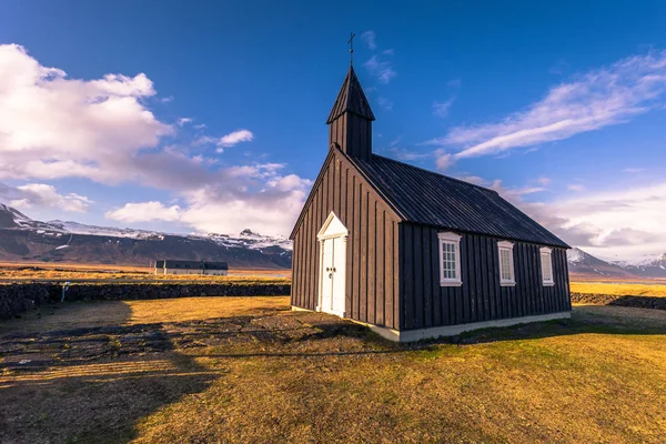 Snaefellsjoekull - 02 Mayıs 2018: Budakirkja kilise Snaefellsjoekull Ulusal Park, İzlanda