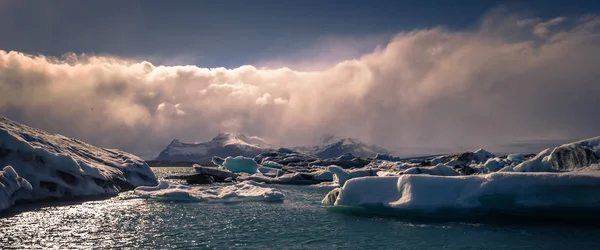 Jokulsarlon Maio 2018 Blocos Gelo Deslumbrantes Lagoa Iceberg Jokulsarlon Islândia — Fotografia de Stock
