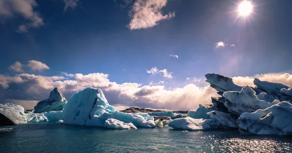 Jokulsarlon 2018年5月05日 Jokulsarlon 冰山泻湖的令人惊叹的冰块 — 图库照片