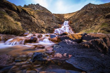 Hvitserkur - 08 Mayıs 2018: Şelale, Hvitserkur, İzlanda