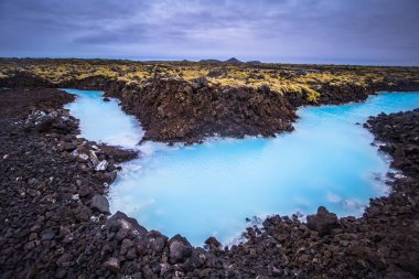 Blue Lagoon - 09 Mayıs 2018: Blue Lagoon termal su Spa'da İzlanda volkanik arazi