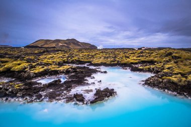 Blue Lagoon - 09 Mayıs 2018: Blue Lagoon termal su Spa'da İzlanda volkanik arazi
