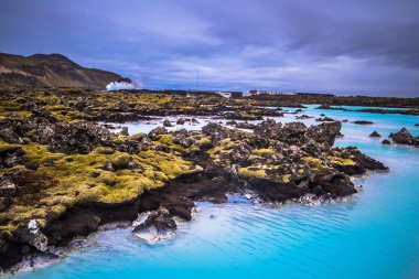 Blue Lagoon - 09 Mayıs 2018: Blue Lagoon termal su Spa'da İzlanda volkanik arazi