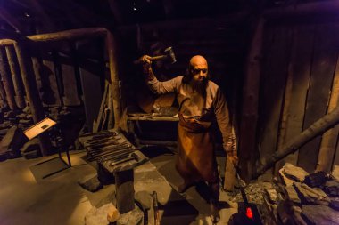 Reykjavik - 02 Mayıs 2018: Reykjavik, İzlanda destan müzesinde Viking Yaş heykeller