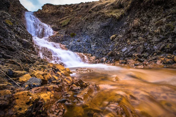 Hvitserkur Mai 2018 Wasserfall Bei Hvitserkur Island — Stockfoto