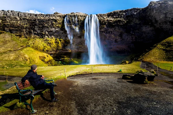 Seljalandsfoss Maio 2018 Viajante Cachoeira Seljalandsfoss Islândia — Fotografia de Stock