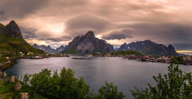 Panoramik şehir Reine Lofoten Adaları, Norveç