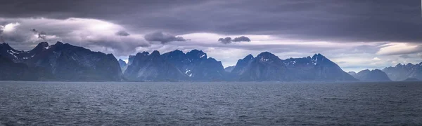 Берегова Лінія Прибуття Островів Від Порома Виходячи Бодо Норвегія — стокове фото
