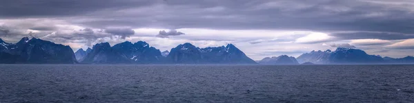 Línea Costera Las Islas Lofoten Desde Ferry Procedente Bodo Noruega —  Fotos de Stock