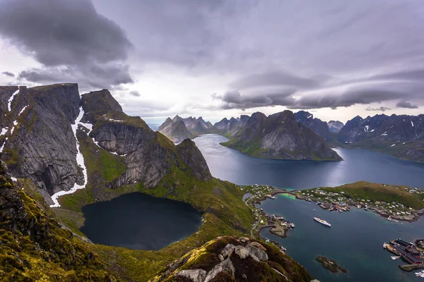 Panoramatický Pohled Rybářského Města Reine Shora Blízkosti Reinebringen Viewpoint Lofoten — Stock fotografie